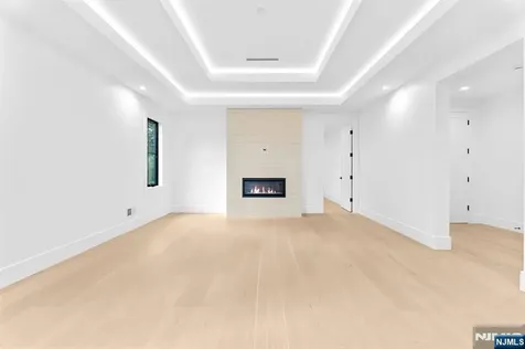 156 Stuart Street Paramus NJ 07652