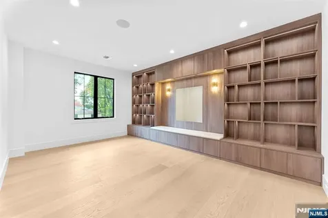 156 Stuart Street Paramus NJ 07652