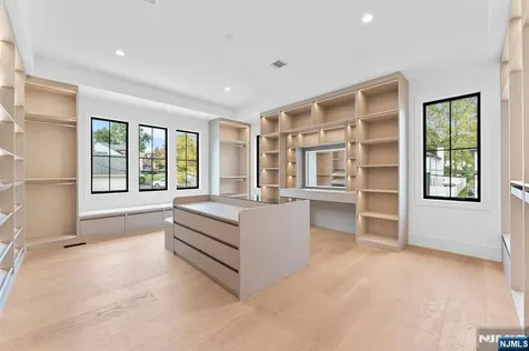 156 Stuart Street Paramus NJ 07652