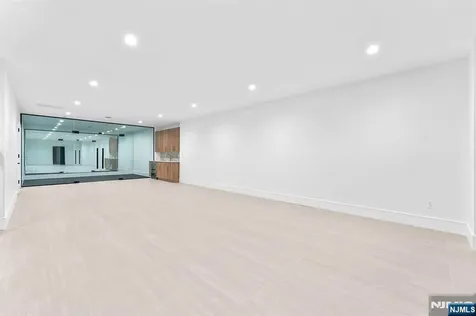 156 Stuart Street Paramus NJ 07652
