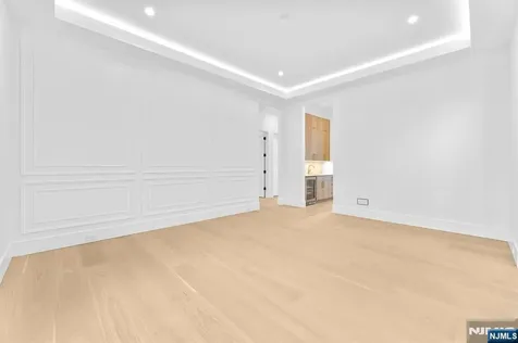 156 Stuart Street Paramus NJ 07652