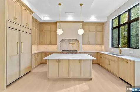 156 Stuart Street Paramus NJ 07652