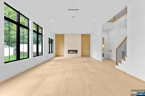 156 Stuart Street Paramus NJ 07652