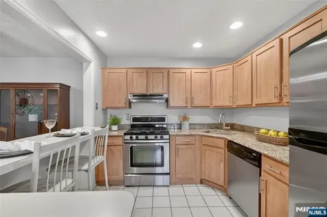 560 Holly Court Mahwah NJ 07430