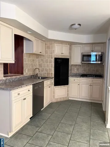 283 Orchard Street Elmwood Park NJ 07407