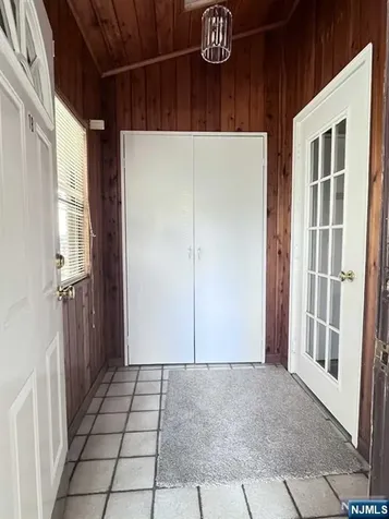 283 Orchard Street Elmwood Park NJ 07407