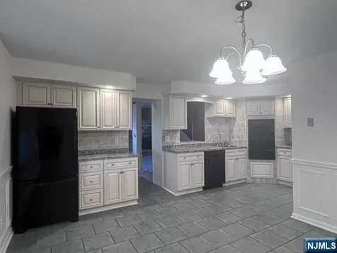 283 Orchard Street Elmwood Park NJ 07407