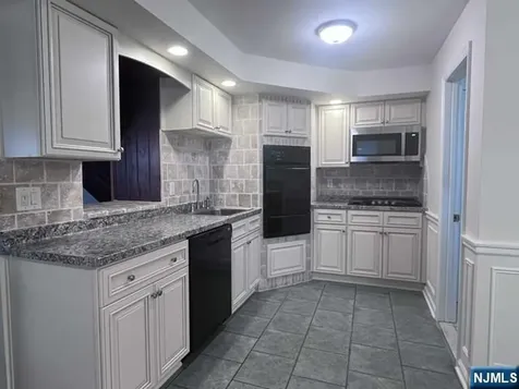 283 Orchard Street Elmwood Park NJ 07407