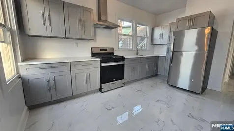 93 21st Street Irvington NJ 07111