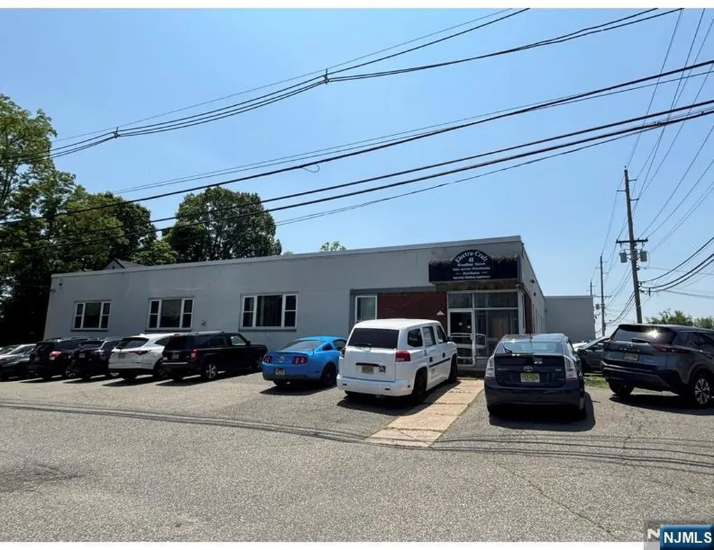 41 Woodbine Street Bergenfield NJ 07621