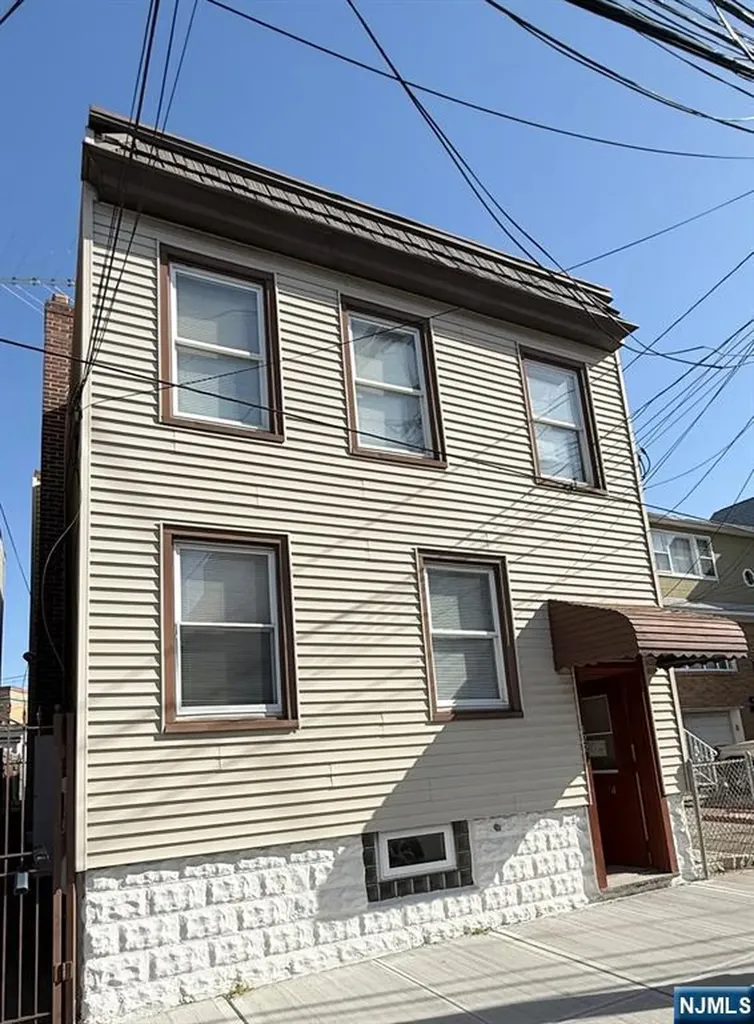 122 Cross Street Harrison NJ 07029