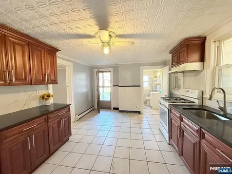 122 Cross Street Harrison NJ 07029
