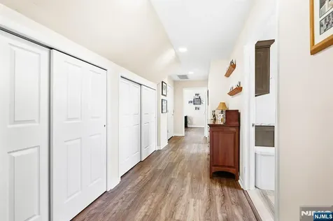 50 Hilltop Terrace Bloomingdale NJ 07403