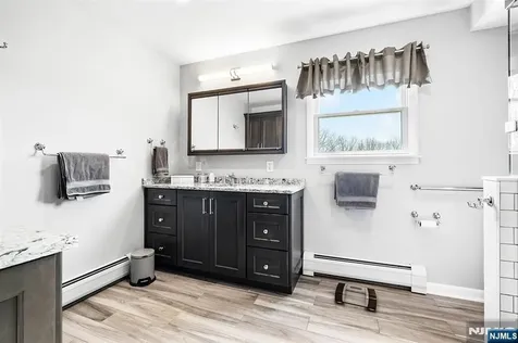 50 Hilltop Terrace Bloomingdale NJ 07403
