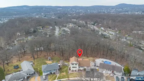 50 Hilltop Terrace Bloomingdale NJ 07403