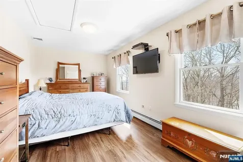 50 Hilltop Terrace Bloomingdale NJ 07403