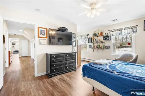 50 Hilltop Terrace Bloomingdale NJ 07403
