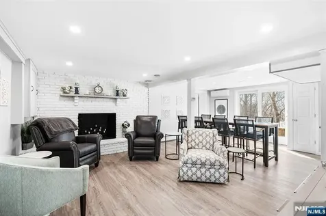 50 Hilltop Terrace Bloomingdale NJ 07403