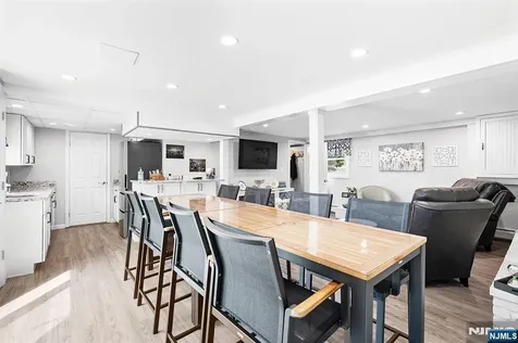 50 Hilltop Terrace Bloomingdale NJ 07403