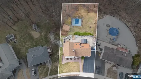 50 Hilltop Terrace Bloomingdale NJ 07403