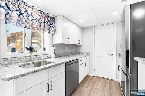 50 Hilltop Terrace Bloomingdale NJ 07403