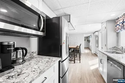 50 Hilltop Terrace Bloomingdale NJ 07403