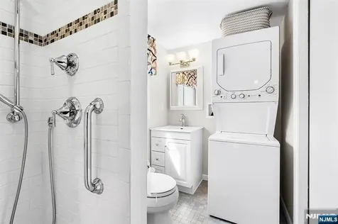 50 Hilltop Terrace Bloomingdale NJ 07403