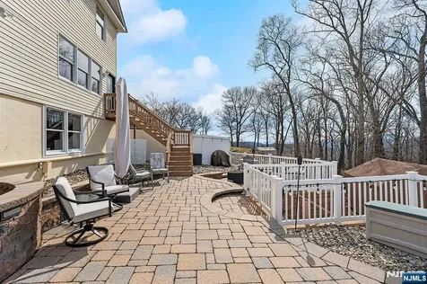 50 Hilltop Terrace Bloomingdale NJ 07403