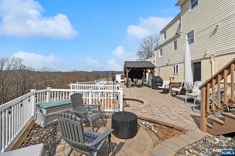 50 Hilltop Terrace Bloomingdale NJ 07403