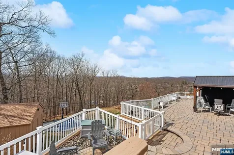 50 Hilltop Terrace Bloomingdale NJ 07403