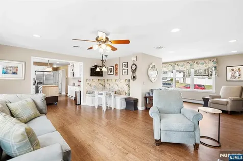 50 Hilltop Terrace Bloomingdale NJ 07403