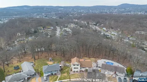 50 Hilltop Terrace Bloomingdale NJ 07403