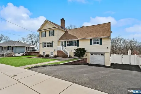 50 Hilltop Terrace Bloomingdale NJ 07403