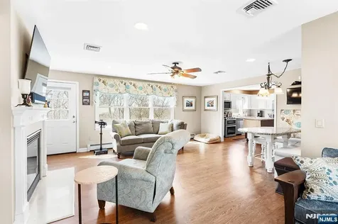 50 Hilltop Terrace Bloomingdale NJ 07403