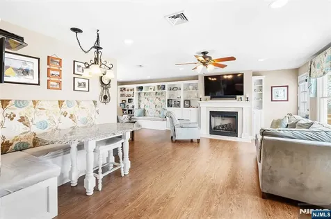 50 Hilltop Terrace Bloomingdale NJ 07403