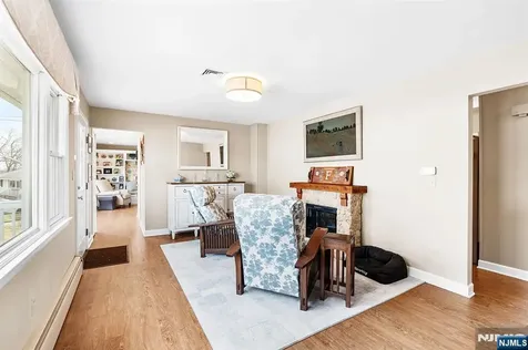 50 Hilltop Terrace Bloomingdale NJ 07403