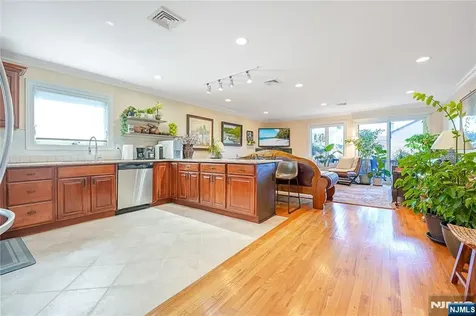 46A Homestead Palisades Park NJ 07650