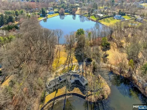 28 Turners Lake Drive Mahwah NJ 07430