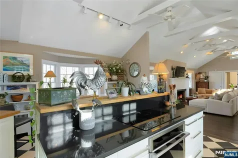 28 Turners Lake Drive Mahwah NJ 07430