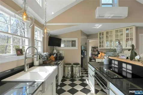 28 Turners Lake Drive Mahwah NJ 07430