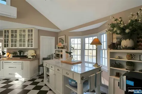 28 Turners Lake Drive Mahwah NJ 07430