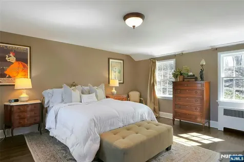 28 Turners Lake Drive Mahwah NJ 07430