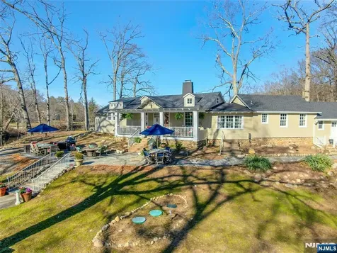 28 Turners Lake Drive Mahwah NJ 07430
