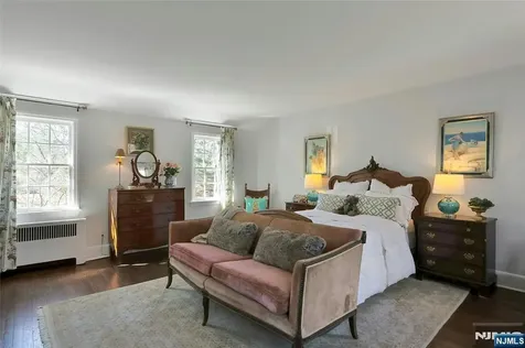 28 Turners Lake Drive Mahwah NJ 07430