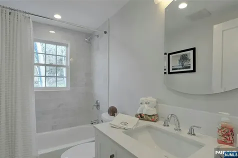 28 Turners Lake Drive Mahwah NJ 07430