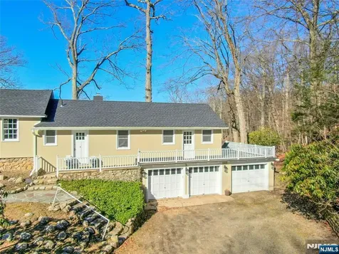 28 Turners Lake Drive Mahwah NJ 07430
