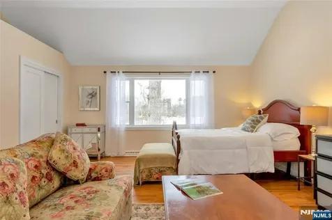 28 Turners Lake Drive Mahwah NJ 07430
