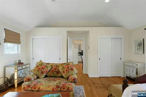 28 Turners Lake Drive Mahwah NJ 07430