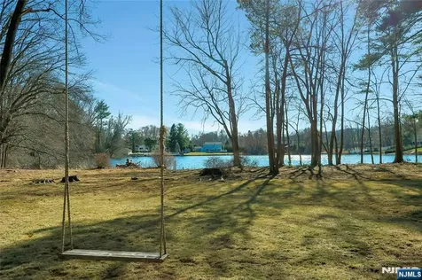 28 Turners Lake Drive Mahwah NJ 07430