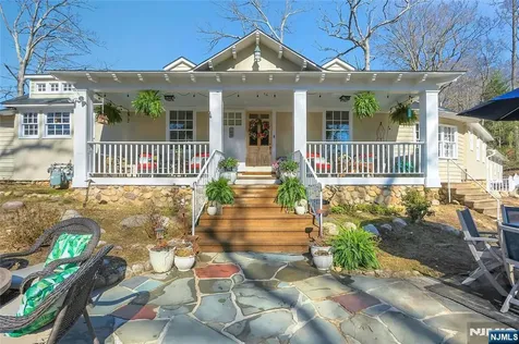 28 Turners Lake Drive Mahwah NJ 07430